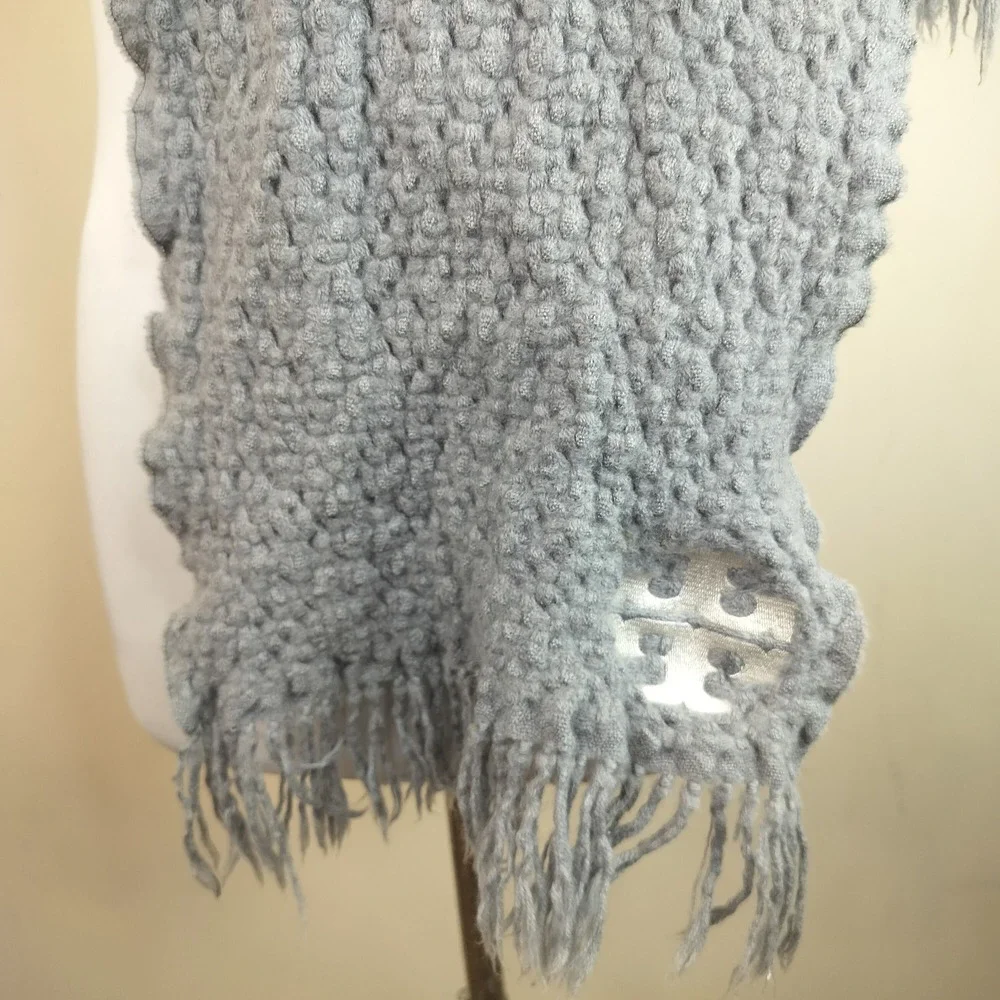 Tory Burch Wool Blend Scarf w/ Fringe 60 x 10 Logo Gray Textured Chunky
